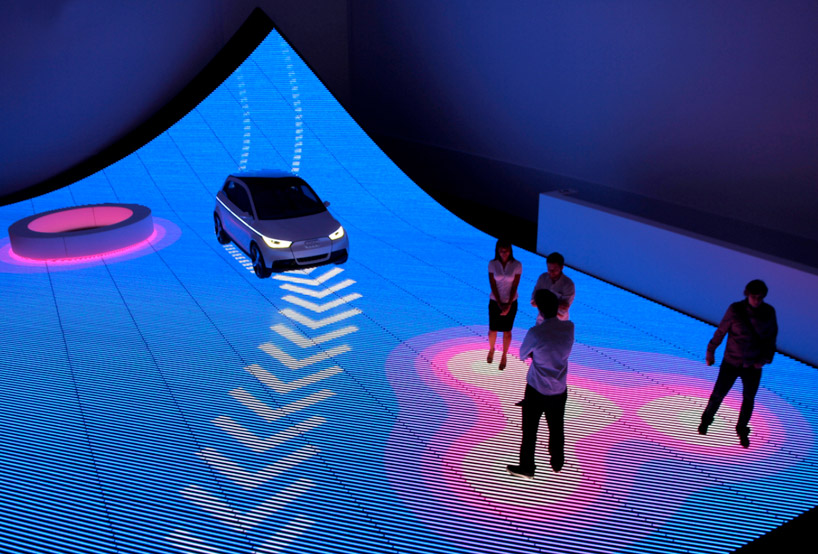 Компания Ауди стирает границы между машинами и пешеходами при помощи LED технологий на выставке Design Miami 2011